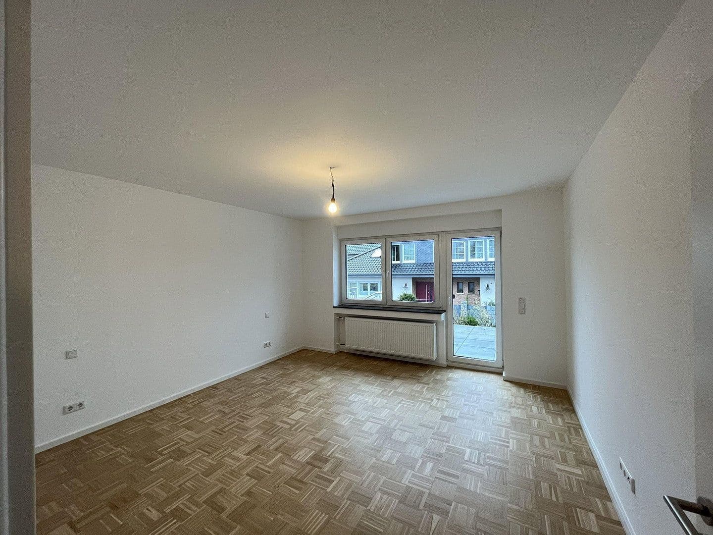 Prenájom bytu 5-izbový 145 m², Beselich, Hesensko Prenájom bytu 5-izbový 145 m², Beselich, Hesensko