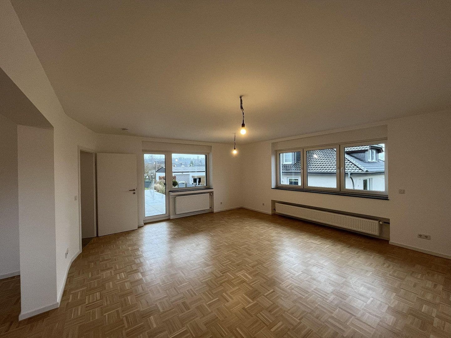Prenájom bytu 5-izbový 145 m², Beselich, Hesensko Prenájom bytu 5-izbový 145 m², Beselich, Hesensko