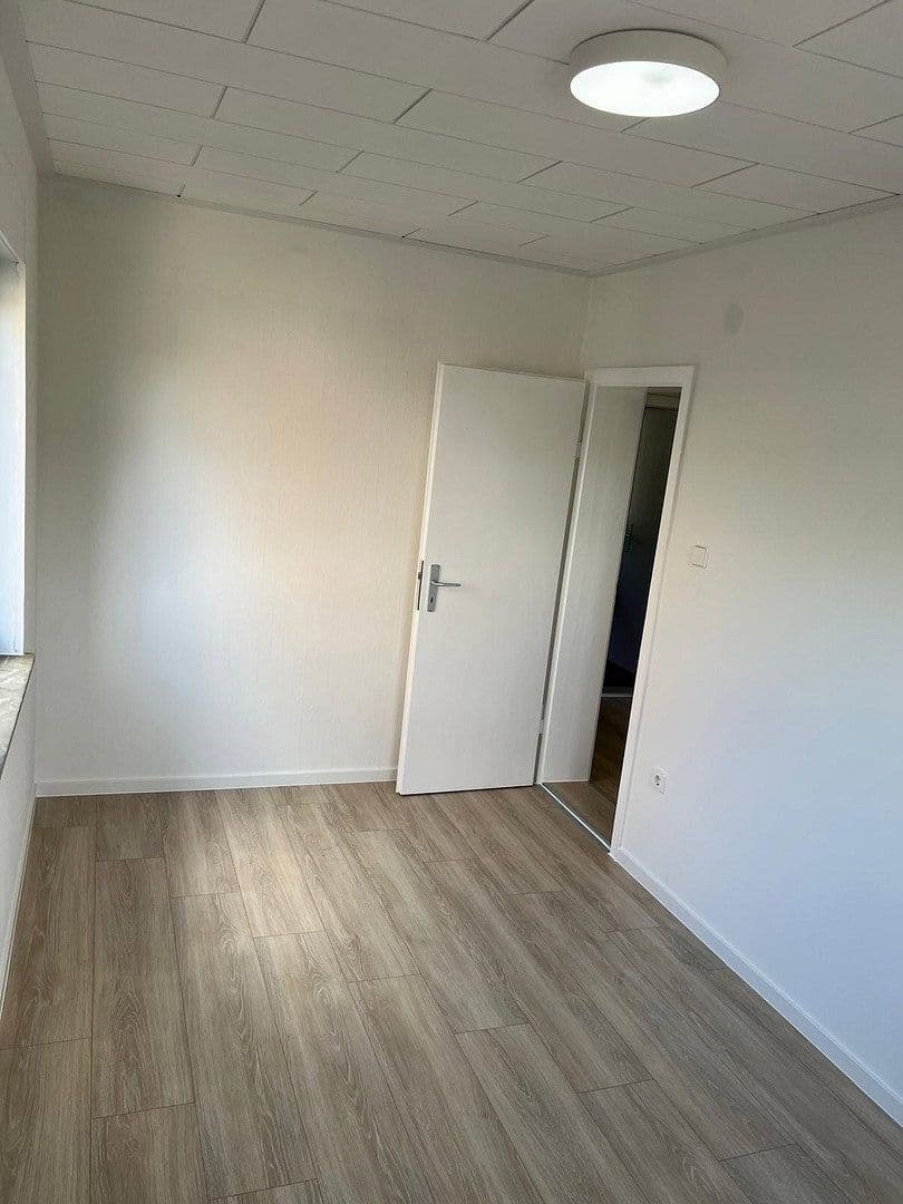 Predaj domu 180 m², pozemok 592 m², Hirschberger Str. 6, Wolfsburg, Dolné Sasko Predaj domu 180 m², pozemok 592 m², Hirschberger Str. 6, Wolfsburg, Dolné Sasko