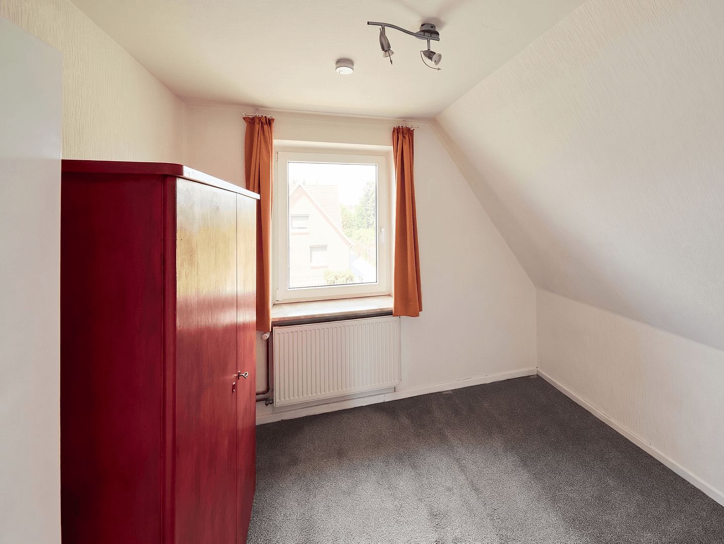 Predaj domu 174 m², pozemok 1.200 m², Celle, Dolné Sasko Predaj domu 174 m², pozemok 1.200 m², Celle, Dolné Sasko