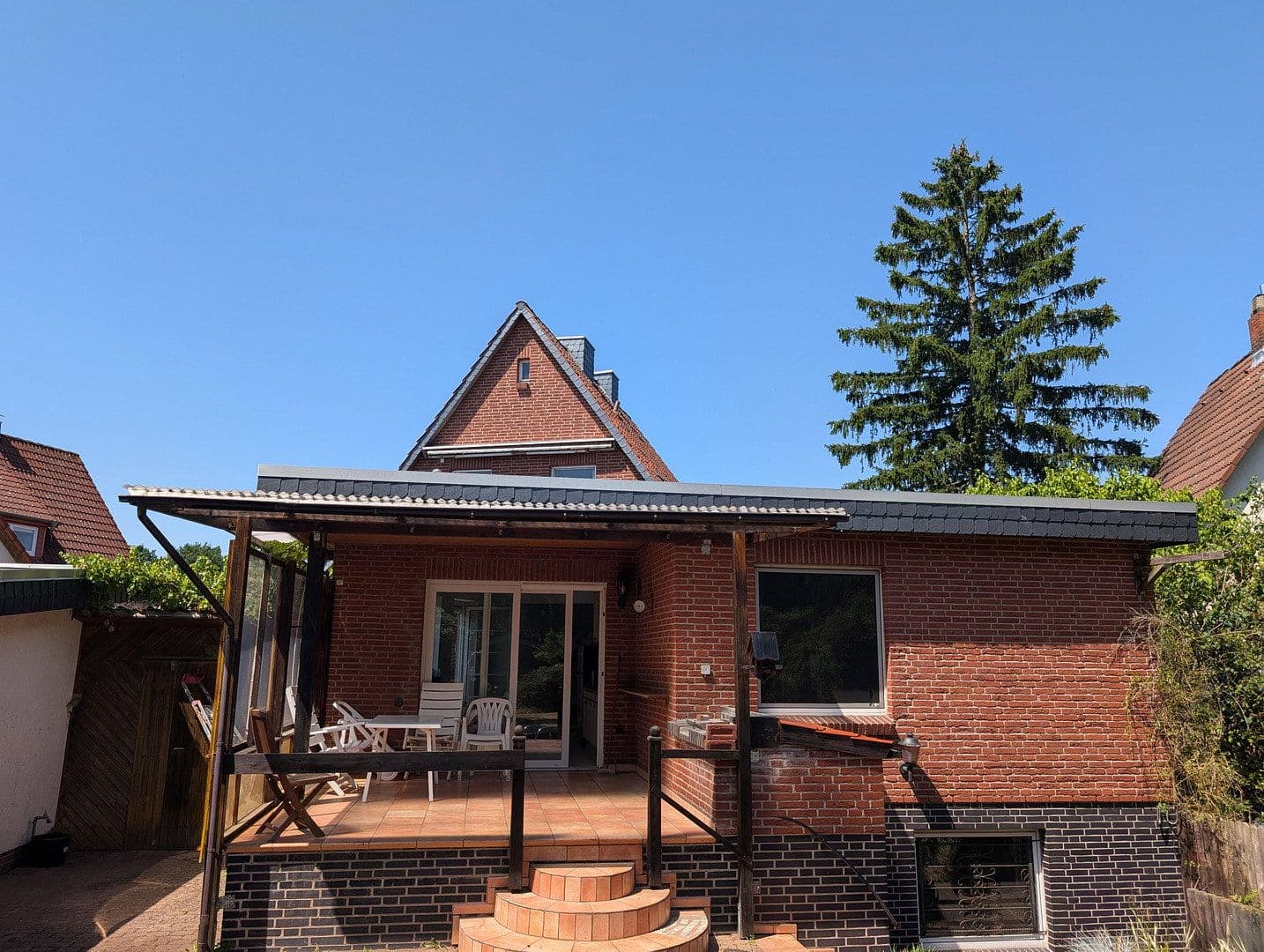 Predaj domu 174 m², pozemok 1.200 m², Celle, Dolné Sasko Predaj domu 174 m², pozemok 1.200 m², Celle, Dolné Sasko