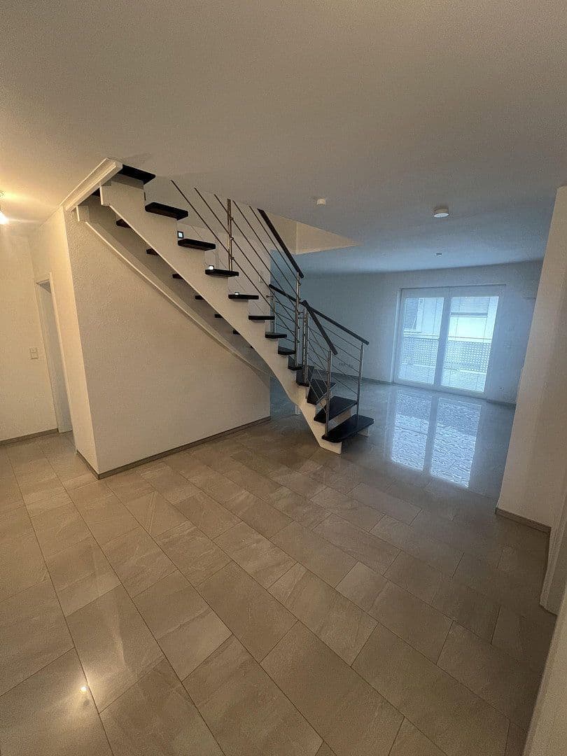 Prenájom bytu 5-izbový 150 m², Am Härtle 18, Neuburg an der Donau, Bavorsko Prenájom bytu 5-izbový 150 m², Am Härtle 18, Neuburg an der Donau, Bavorsko