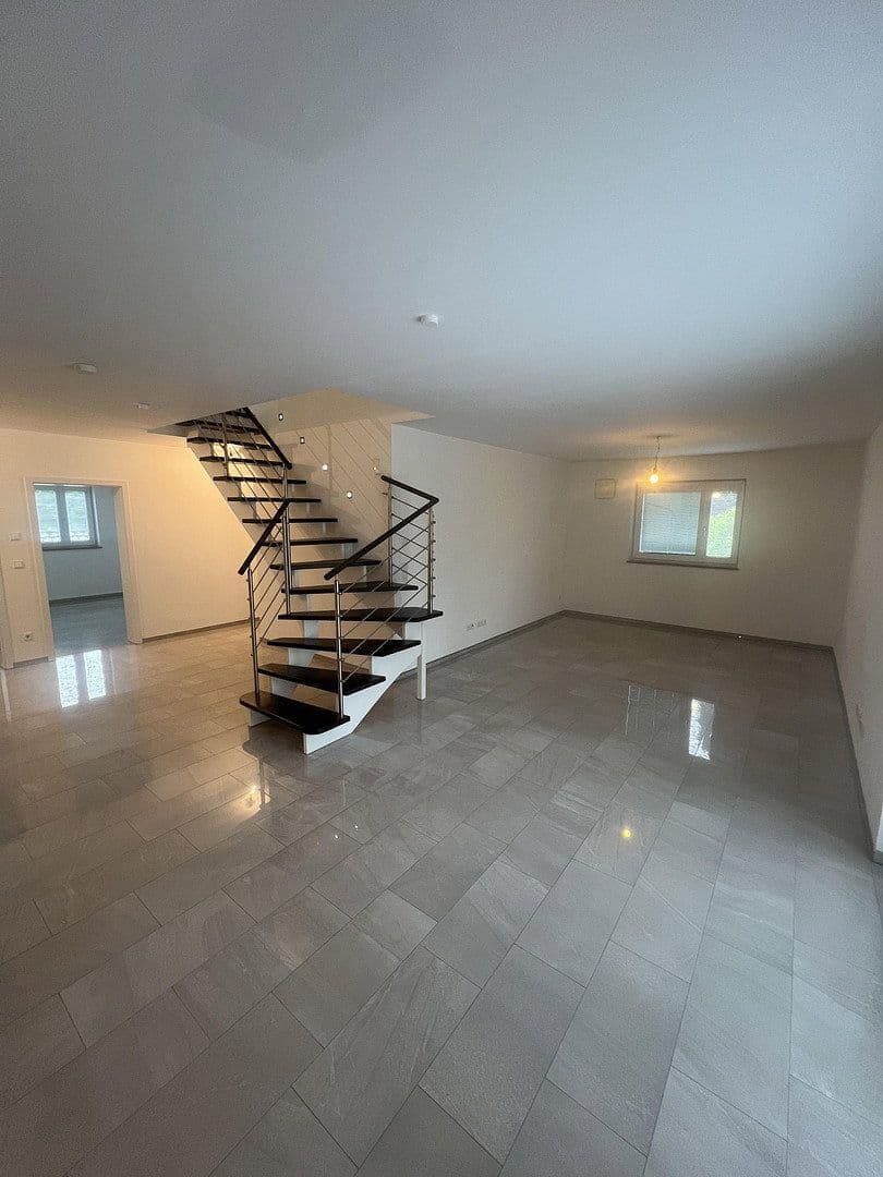 Prenájom bytu 5-izbový 150 m², Am Härtle 18, Neuburg an der Donau, Bavorsko Prenájom bytu 5-izbový 150 m², Am Härtle 18, Neuburg an der Donau, Bavorsko