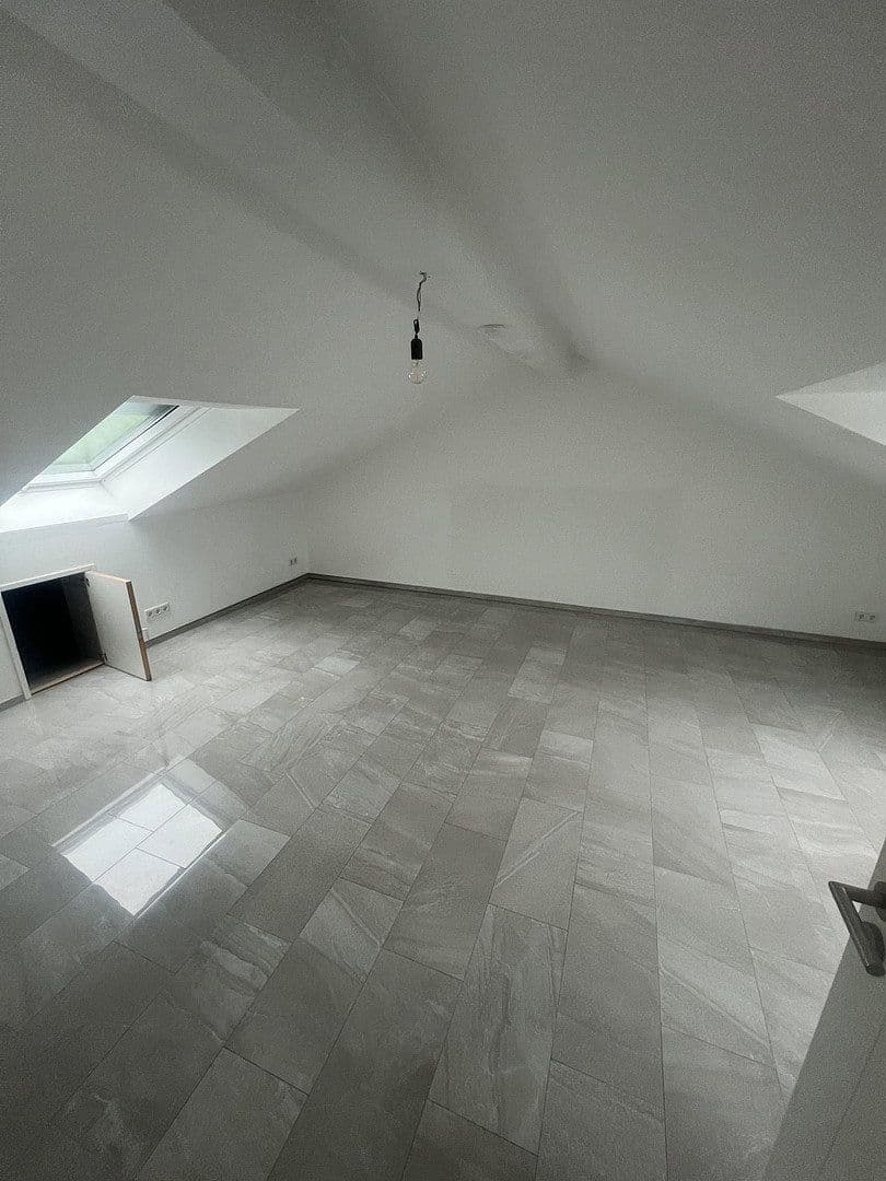 Prenájom bytu 5-izbový 150 m², Am Härtle 18, Neuburg an der Donau, Bavorsko Prenájom bytu 5-izbový 150 m², Am Härtle 18, Neuburg an der Donau, Bavorsko