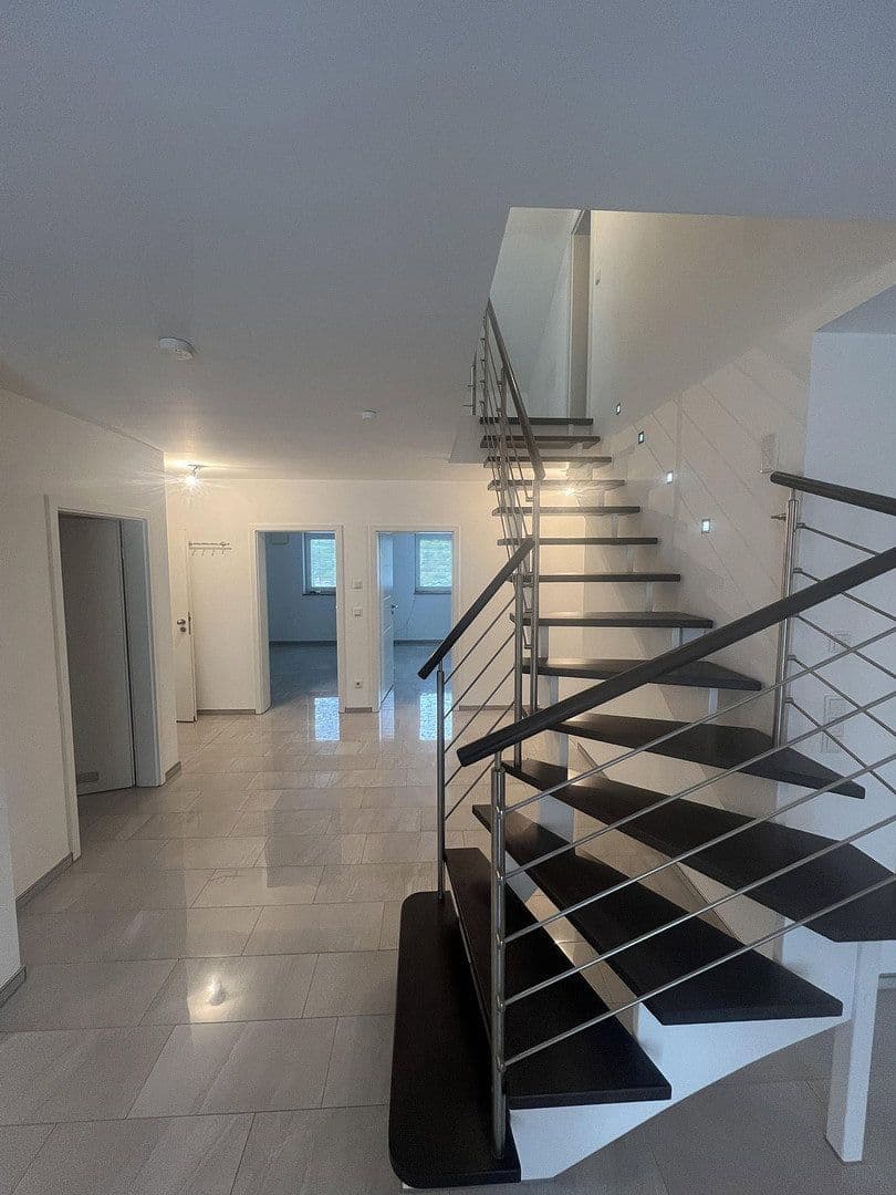 Prenájom bytu 5-izbový 150 m², Am Härtle 18, Neuburg an der Donau, Bavorsko Prenájom bytu 5-izbový 150 m², Am Härtle 18, Neuburg an der Donau, Bavorsko