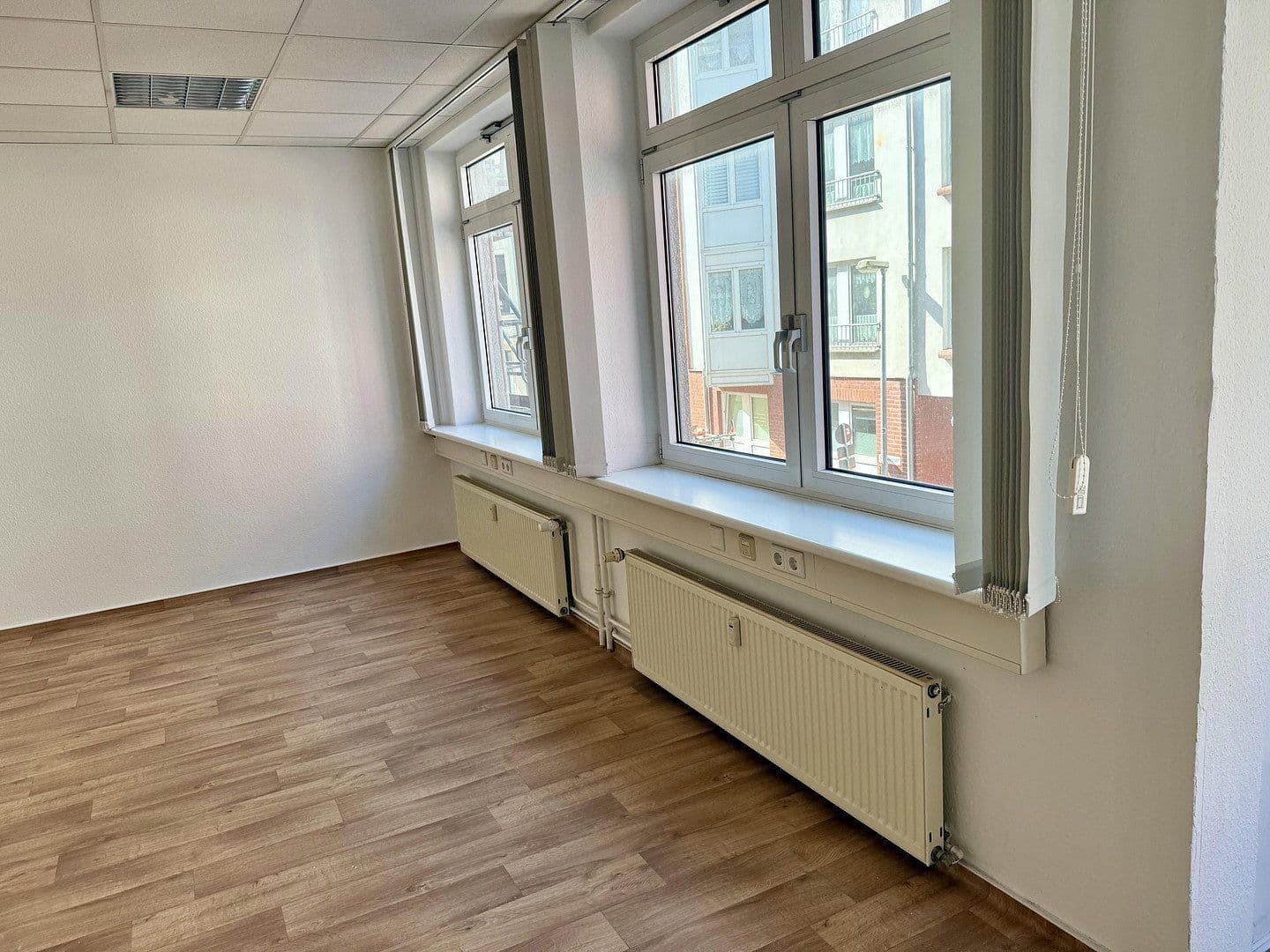 Prenájom kancelárie 75 m², Lübecker Straße 25-27, Schwerin - Altstadt, Meklenbursko-Predpomoransko Prenájom kancelárie 75 m², Lübecker Straße 25-27, Schwerin - Altstadt, Meklenbursko-Predpomoransko