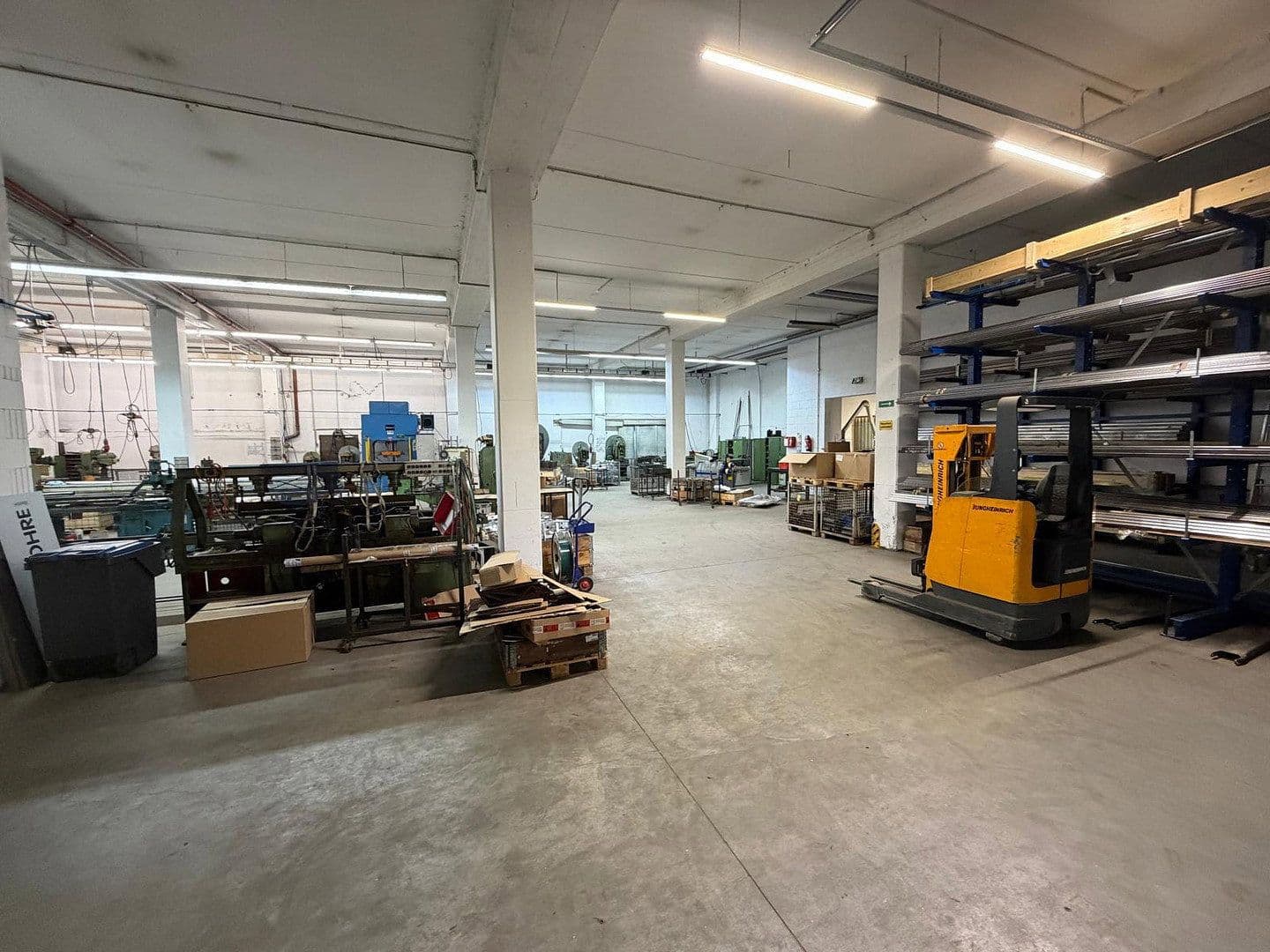 Prenájom nebytového priestoru 1.400 m², Dieselstraße 4, Arnsberg, Severné Porýnie - Westfálsko Prenájom nebytového priestoru 1.400 m², Dieselstraße 4, Arnsberg, Severné Porýnie - Westfálsko