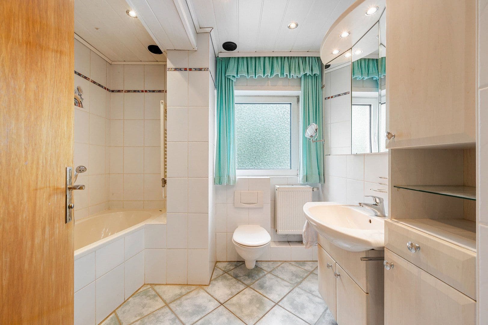 Predaj domu 213 m², pozemok 399 m², Königsteiner Straße 9, Eppstein, Hesensko Predaj domu 213 m², pozemok 399 m², Königsteiner Straße 9, Eppstein, Hesensko