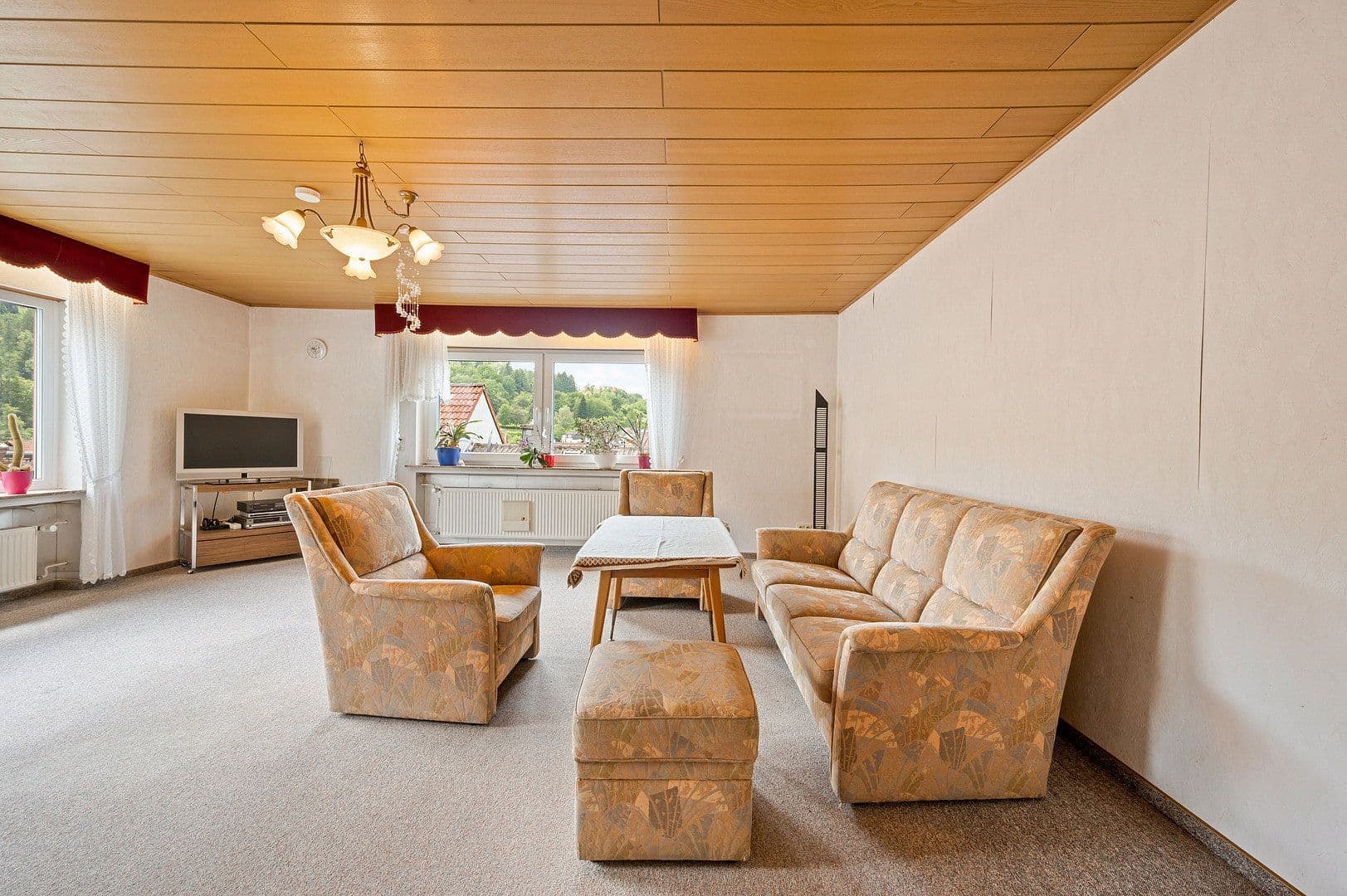 Predaj domu 213 m², pozemok 399 m², Königsteiner Straße 9, Eppstein, Hesensko Predaj domu 213 m², pozemok 399 m², Königsteiner Straße 9, Eppstein, Hesensko