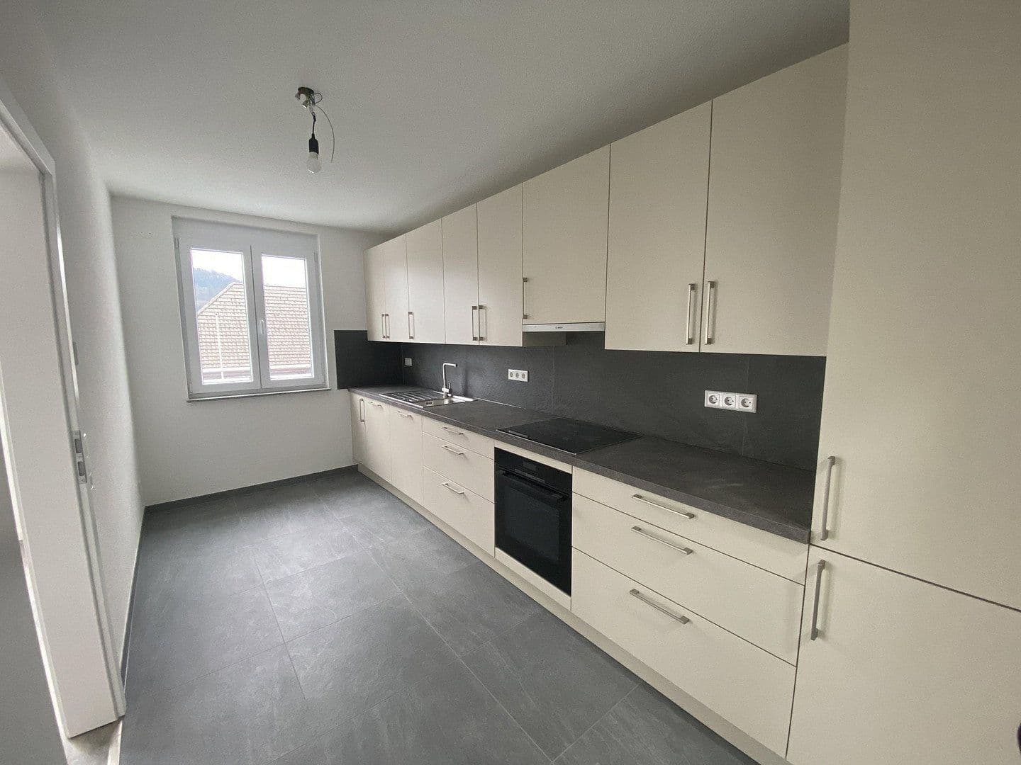 Prenájom bytu 4-izbový 113 m², Laufenburg (Baden), Bádensko-Wurttembersko Prenájom bytu 4-izbový 113 m², Laufenburg (Baden), Bádensko-Wurttembersko