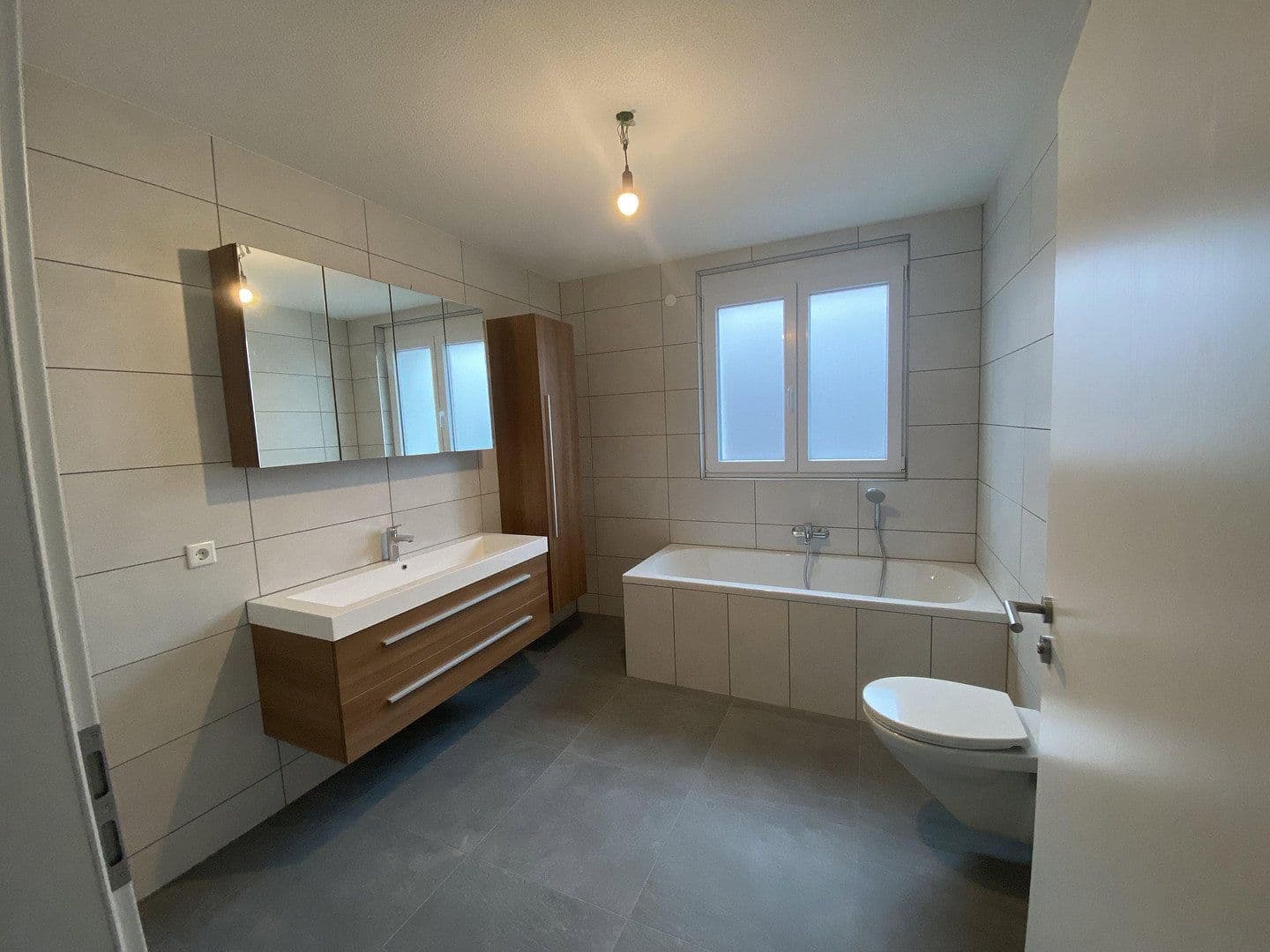 Prenájom bytu 4-izbový 113 m², Laufenburg (Baden), Bádensko-Wurttembersko Prenájom bytu 4-izbový 113 m², Laufenburg (Baden), Bádensko-Wurttembersko