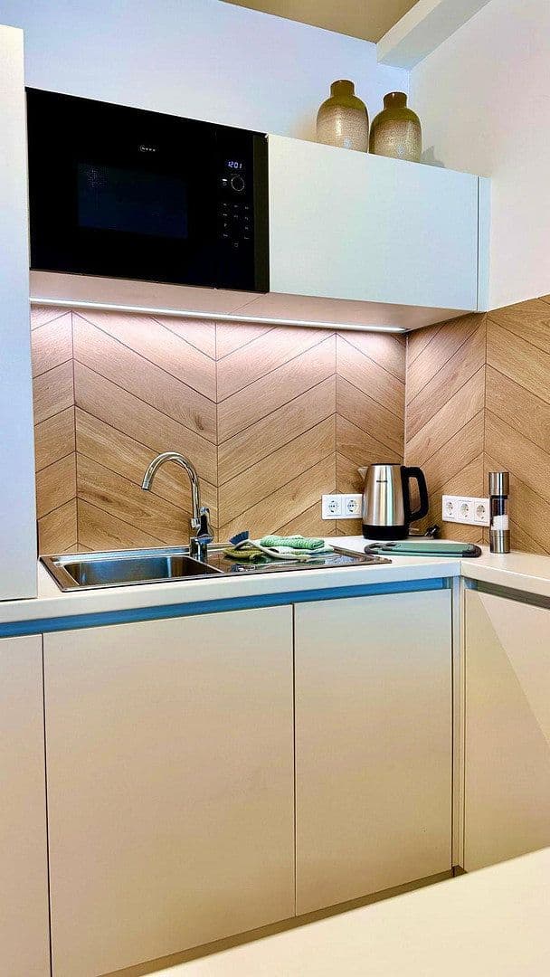 Prenájom bytu 2-izbový 40 m², Kölner Str. 285, Düsseldorf, Severné Porýnie - Westfálsko Prenájom bytu 2-izbový 40 m², Kölner Str. 285, Düsseldorf, Severné Porýnie - Westfálsko