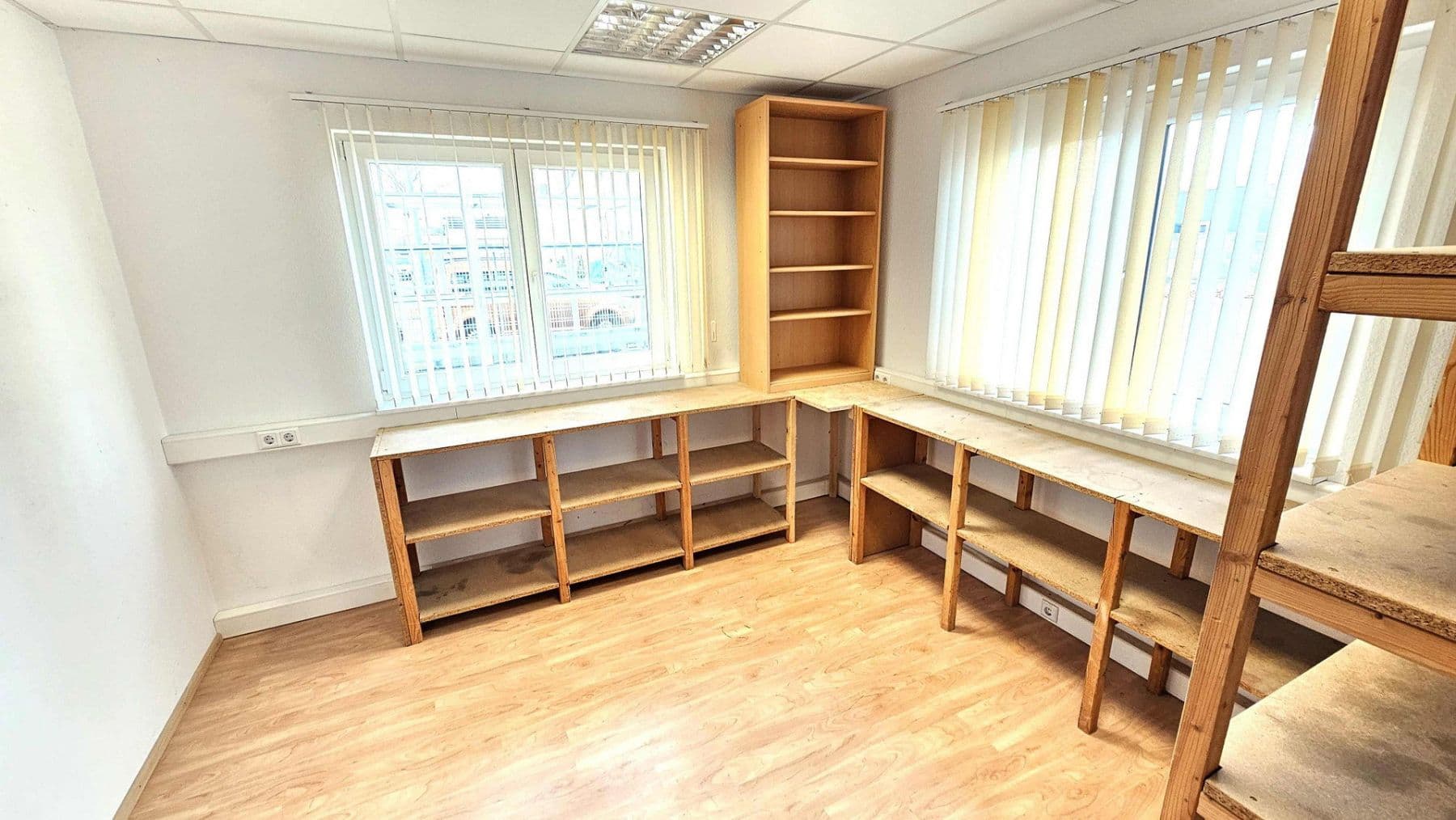 Prenájom nebytového priestoru 1.020 m², Große Isel 9, Neu-Ulm, Bavorsko Prenájom nebytového priestoru 1.020 m², Große Isel 9, Neu-Ulm, Bavorsko