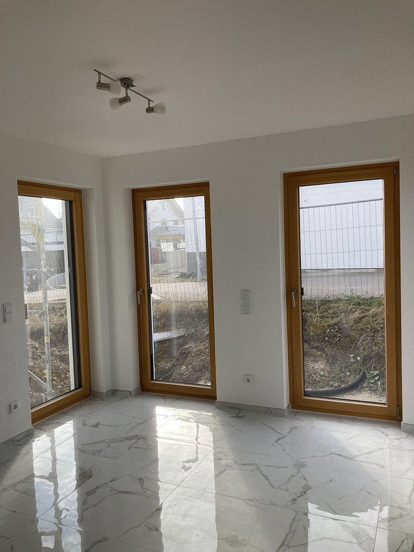 Prenájom domu 177 m², pozemok 548 m², Biberbach, Bavorsko Prenájom domu 177 m², pozemok 548 m², Biberbach, Bavorsko