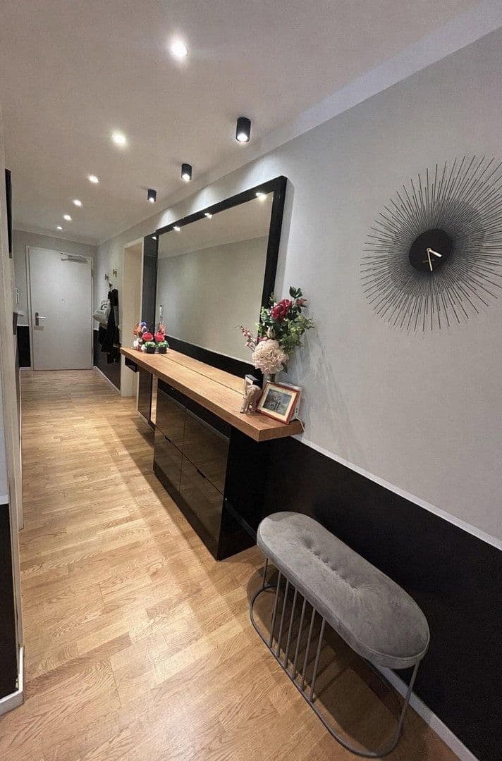 Prenájom bytu 4-izbový 155 m², Holzhausen Str 85, Frankfurt am Main, Hesensko Prenájom bytu 4-izbový 155 m², Holzhausen Str 85, Frankfurt am Main, Hesensko