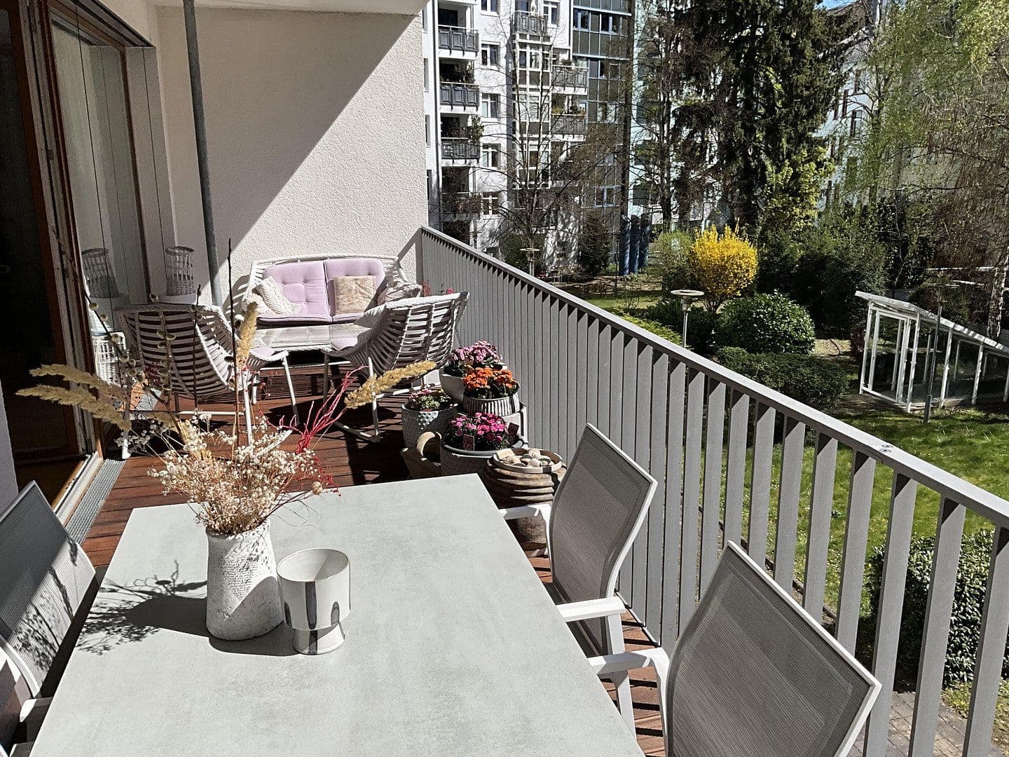 Prenájom bytu 4-izbový 155 m², Holzhausen Str 85, Frankfurt am Main, Hesensko Prenájom bytu 4-izbový 155 m², Holzhausen Str 85, Frankfurt am Main, Hesensko
