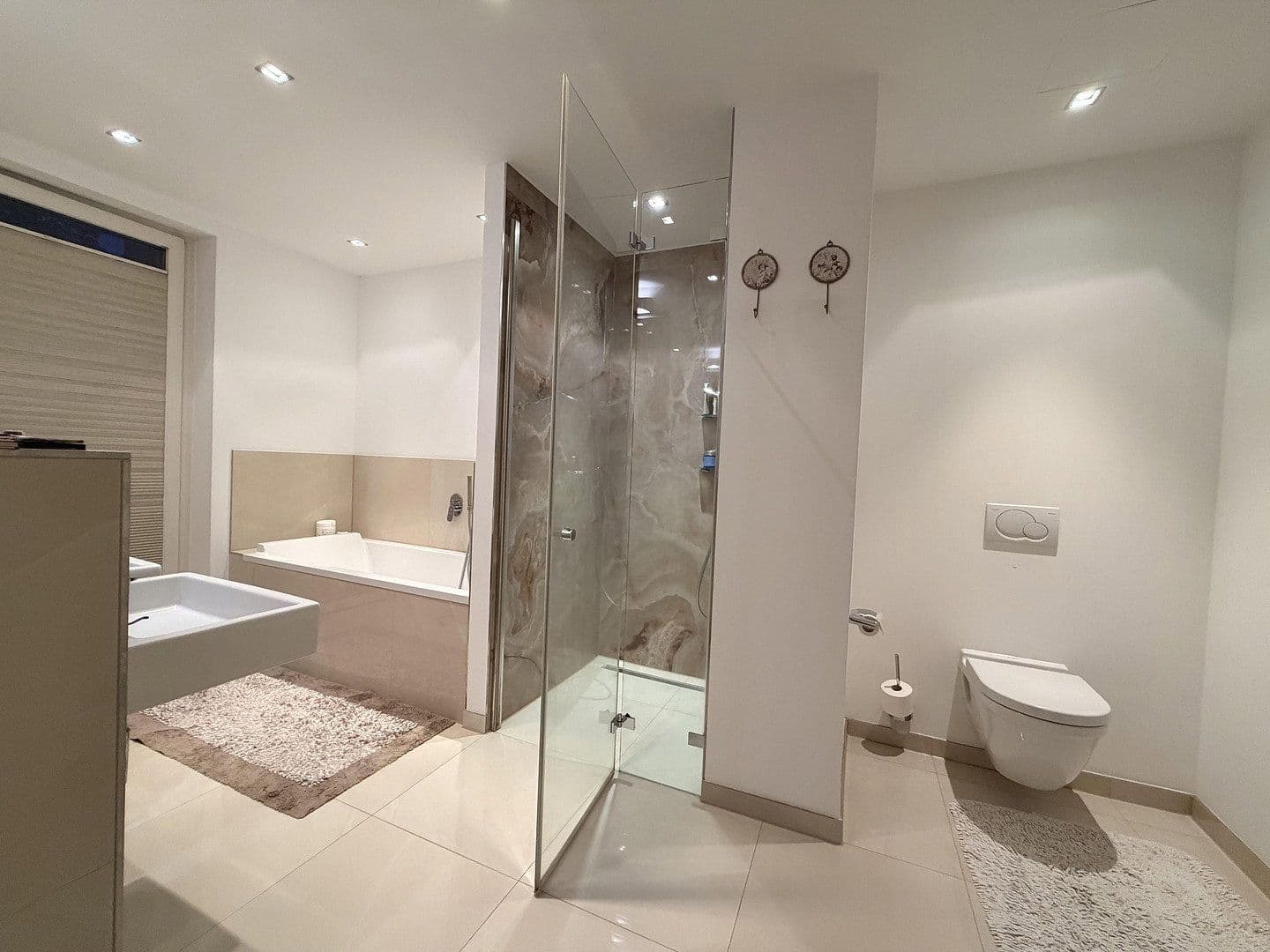 Prenájom bytu 4-izbový 155 m², Holzhausen Str 85, Frankfurt am Main, Hesensko Prenájom bytu 4-izbový 155 m², Holzhausen Str 85, Frankfurt am Main, Hesensko