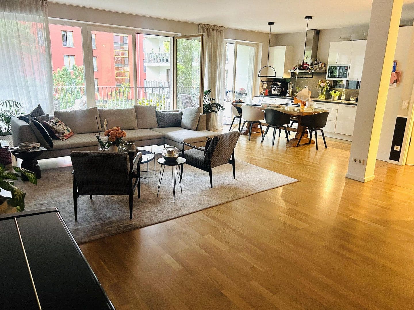 Prenájom bytu 4-izbový 155 m², Holzhausen Str 85, Frankfurt am Main, Hesensko Prenájom bytu 4-izbový 155 m², Holzhausen Str 85, Frankfurt am Main, Hesensko