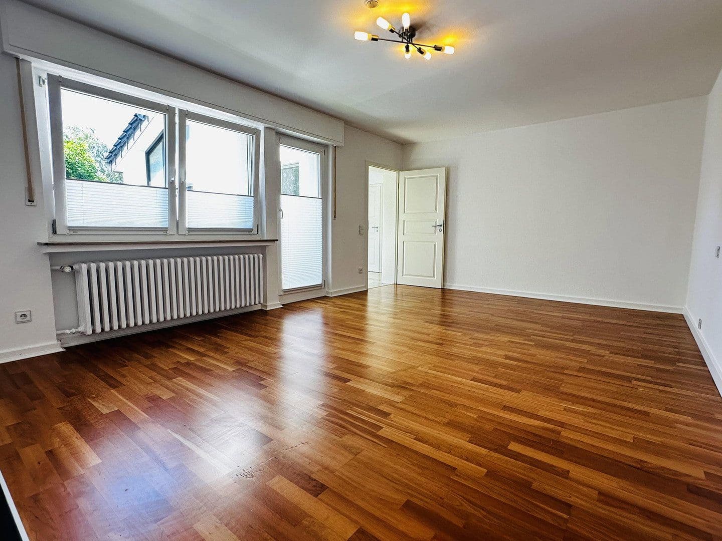 Predaj domu 209 m², pozemok 681 m², Theodor Heuss Allee 50, Hennef (Sieg), Severné Porýnie - Westfálsko Predaj domu 209 m², pozemok 681 m², Theodor Heuss Allee 50, Hennef (Sieg), Severné Porýnie - Westfálsko