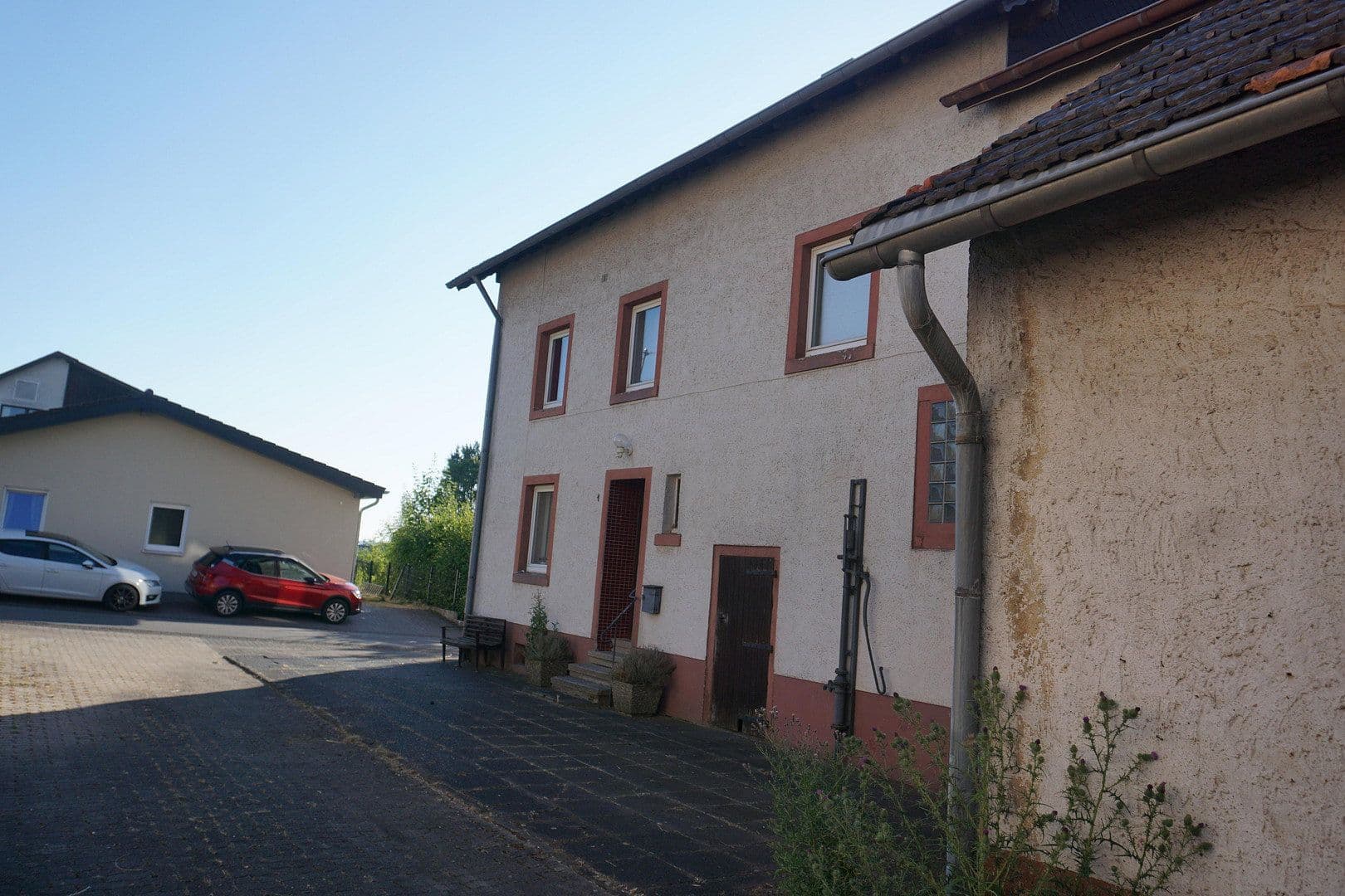 Predaj domu 236 m², pozemok 3.024 m², Laufeld, Porýnie-Falcko Predaj domu 236 m², pozemok 3.024 m², Laufeld, Porýnie-Falcko