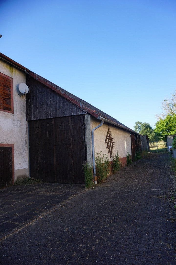 Predaj domu 236 m², pozemok 3.024 m², Laufeld, Porýnie-Falcko Predaj domu 236 m², pozemok 3.024 m², Laufeld, Porýnie-Falcko