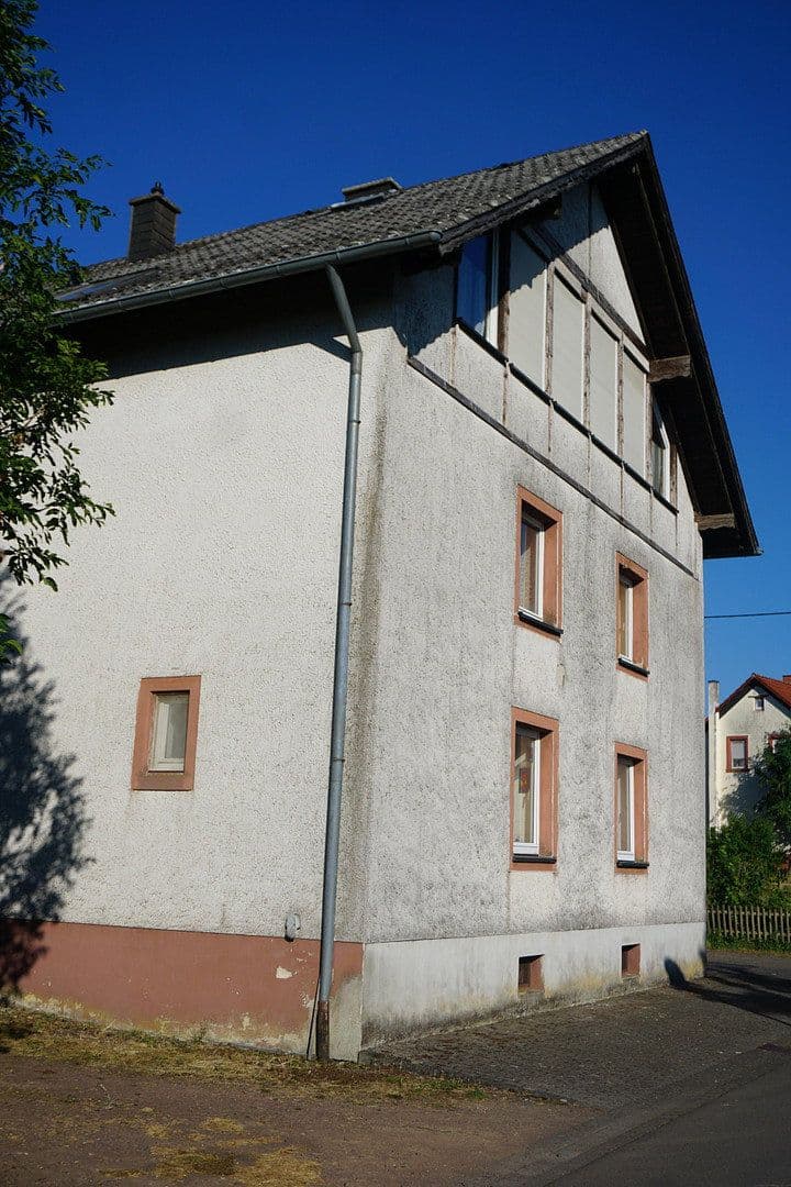 Predaj domu 236 m², pozemok 3.024 m², Laufeld, Porýnie-Falcko Predaj domu 236 m², pozemok 3.024 m², Laufeld, Porýnie-Falcko