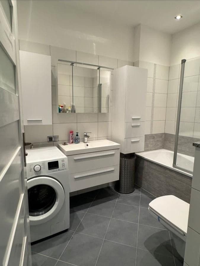 Prenájom bytu 1-izbový 40 m², Düsseldorf, Severné Porýnie - Westfálsko Prenájom bytu 1-izbový 40 m², Düsseldorf, Severné Porýnie - Westfálsko