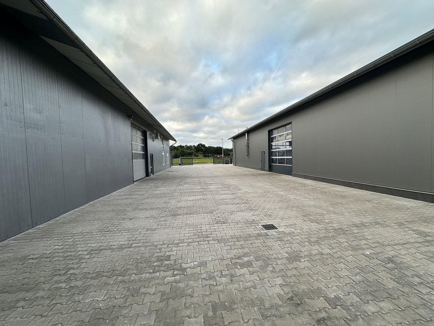 Predaj nebytového priestoru 3.125 m², Hude (Oldenburg), Dolné Sasko Predaj nebytového priestoru 3.125 m², Hude (Oldenburg), Dolné Sasko