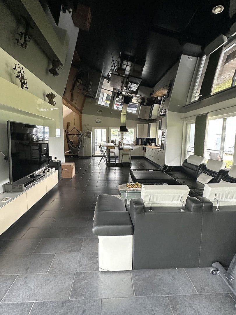 Predaj nebytového priestoru 3.125 m², Hude (Oldenburg), Dolné Sasko Predaj nebytového priestoru 3.125 m², Hude (Oldenburg), Dolné Sasko
