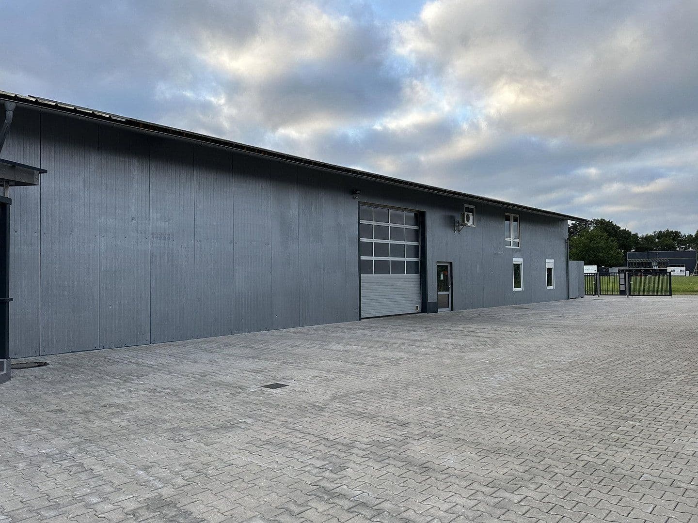 Predaj nebytového priestoru 3.125 m², Hude (Oldenburg), Dolné Sasko Predaj nebytového priestoru 3.125 m², Hude (Oldenburg), Dolné Sasko