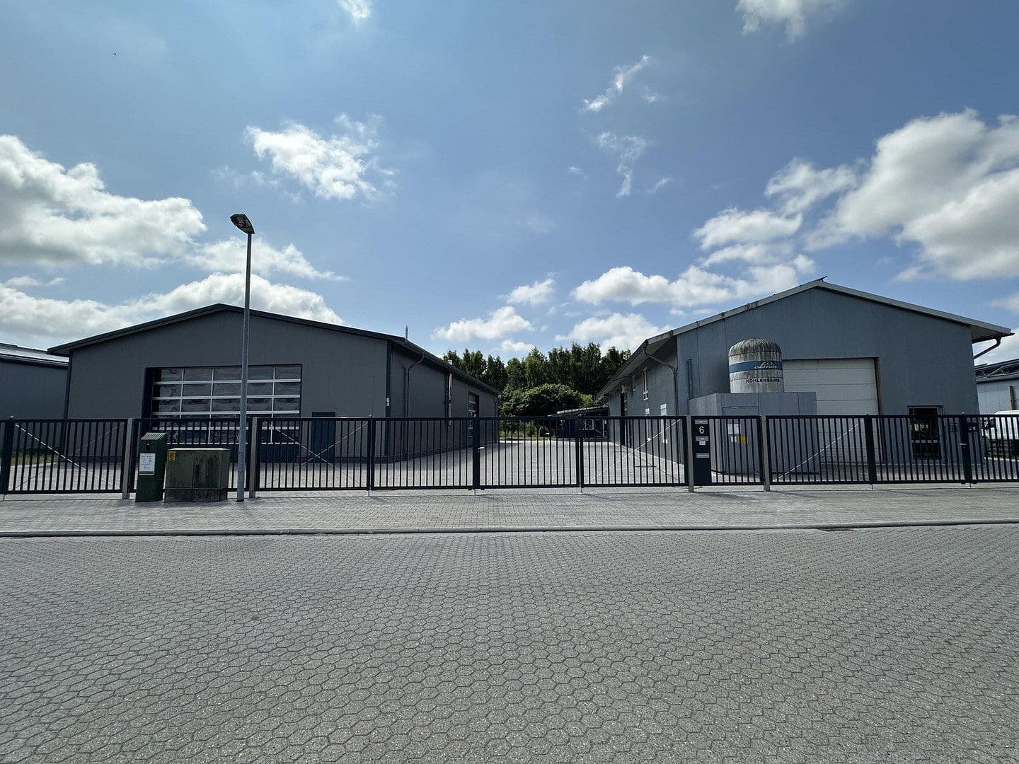 Predaj nebytového priestoru 3.125 m², Hude (Oldenburg), Dolné Sasko Predaj nebytového priestoru 3.125 m², Hude (Oldenburg), Dolné Sasko