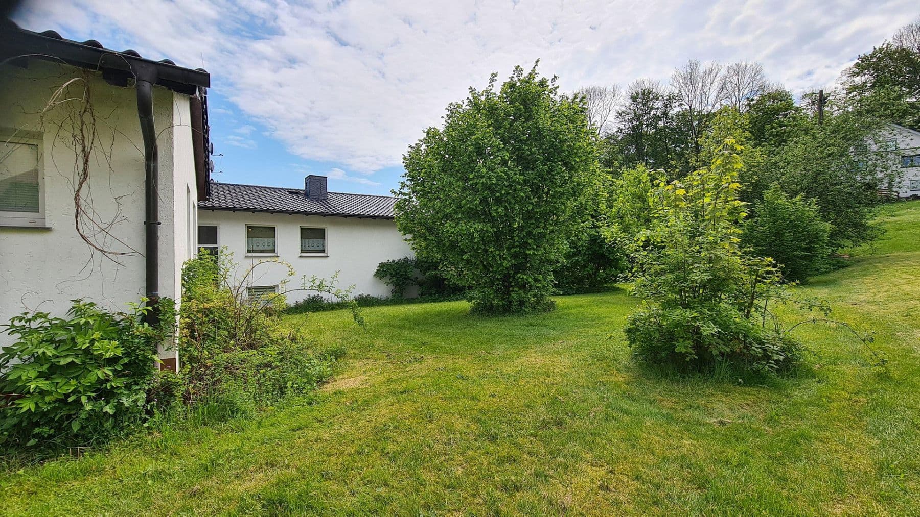 Predaj domu 450 m², pozemok 5.100 m², Weitefeld, Porýnie-Falcko Predaj domu 450 m², pozemok 5.100 m², Weitefeld, Porýnie-Falcko