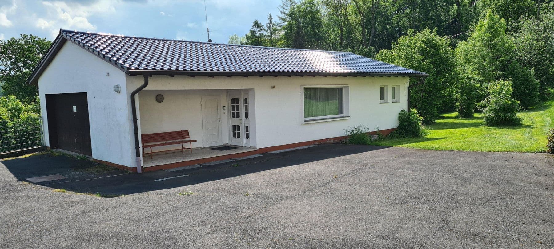 Predaj domu 450 m², pozemok 5.100 m², Weitefeld, Porýnie-Falcko Predaj domu 450 m², pozemok 5.100 m², Weitefeld, Porýnie-Falcko