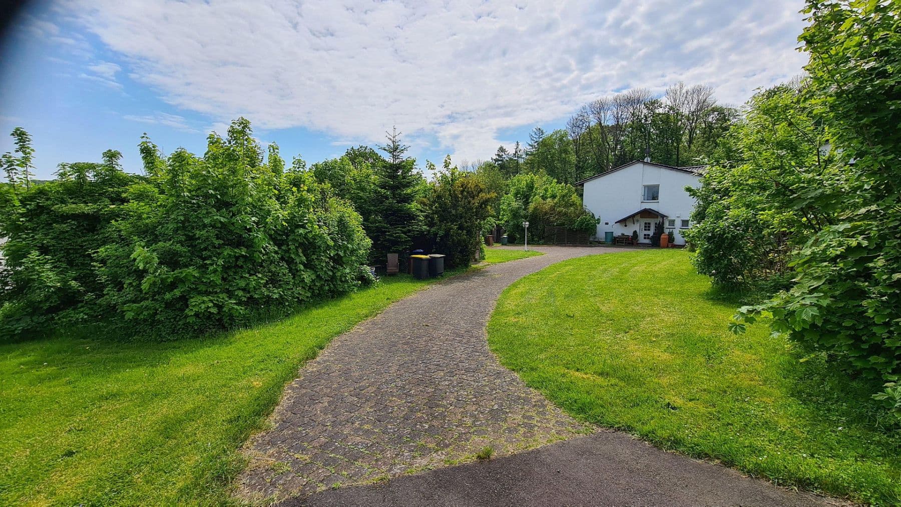 Predaj domu 450 m², pozemok 5.100 m², Weitefeld, Porýnie-Falcko Predaj domu 450 m², pozemok 5.100 m², Weitefeld, Porýnie-Falcko