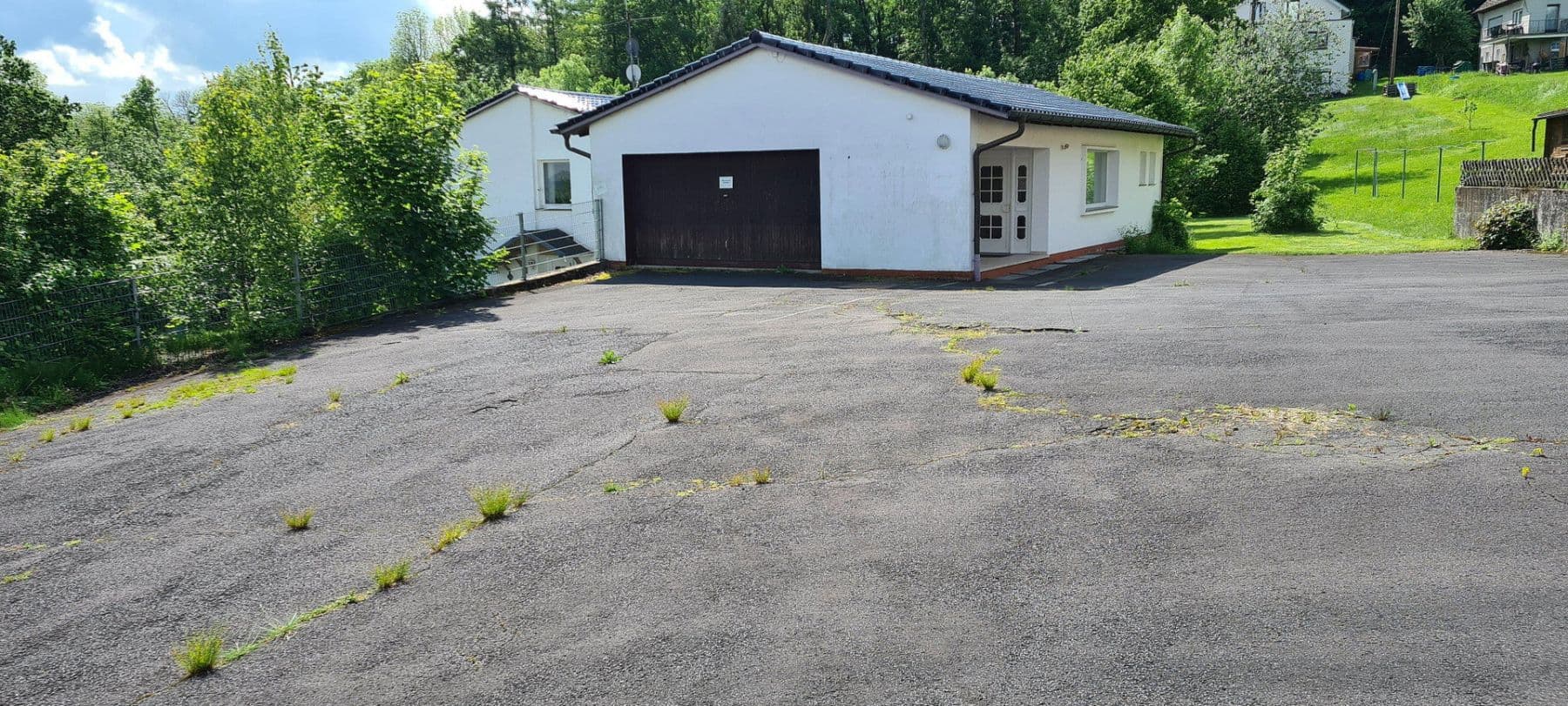 Predaj domu 450 m², pozemok 5.100 m², Weitefeld, Porýnie-Falcko Predaj domu 450 m², pozemok 5.100 m², Weitefeld, Porýnie-Falcko