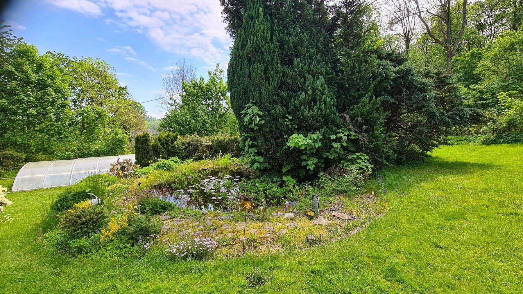 Predaj domu 450 m², pozemok 5.100 m², Weitefeld, Porýnie-Falcko Predaj domu 450 m², pozemok 5.100 m², Weitefeld, Porýnie-Falcko