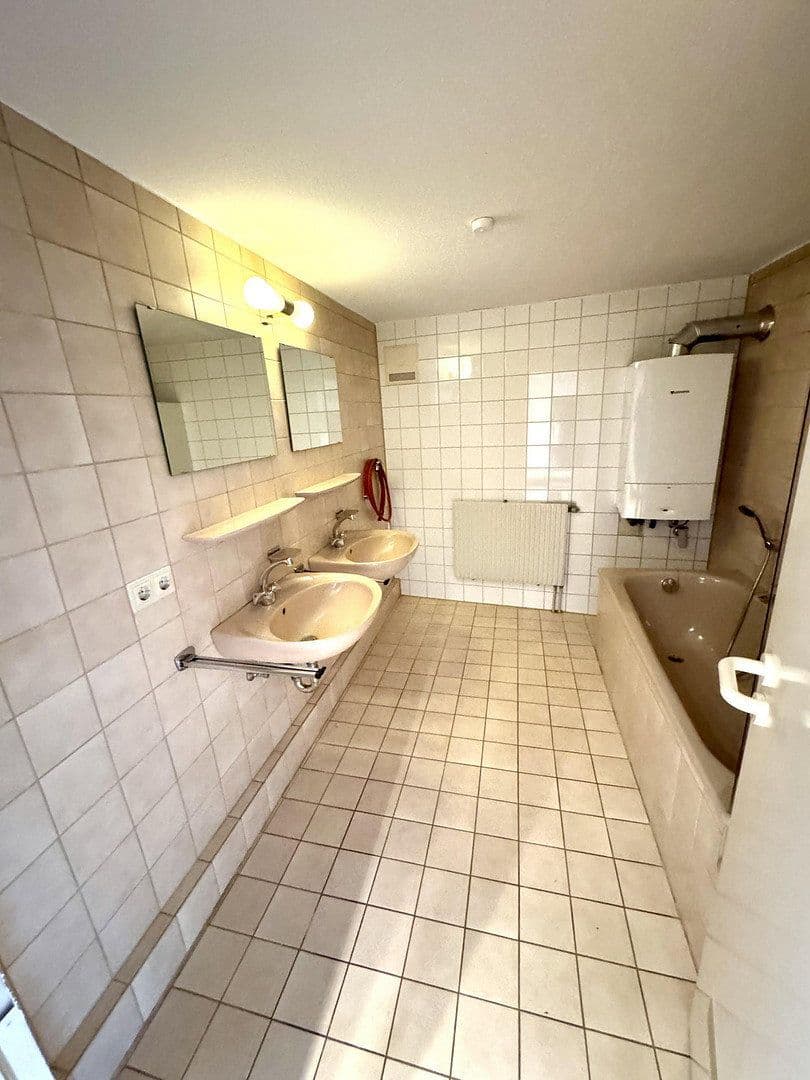 Predaj domu 291 m², pozemok 134 m², Schwäbisch Hall, Bádensko-Wurttembersko Predaj domu 291 m², pozemok 134 m², Schwäbisch Hall, Bádensko-Wurttembersko