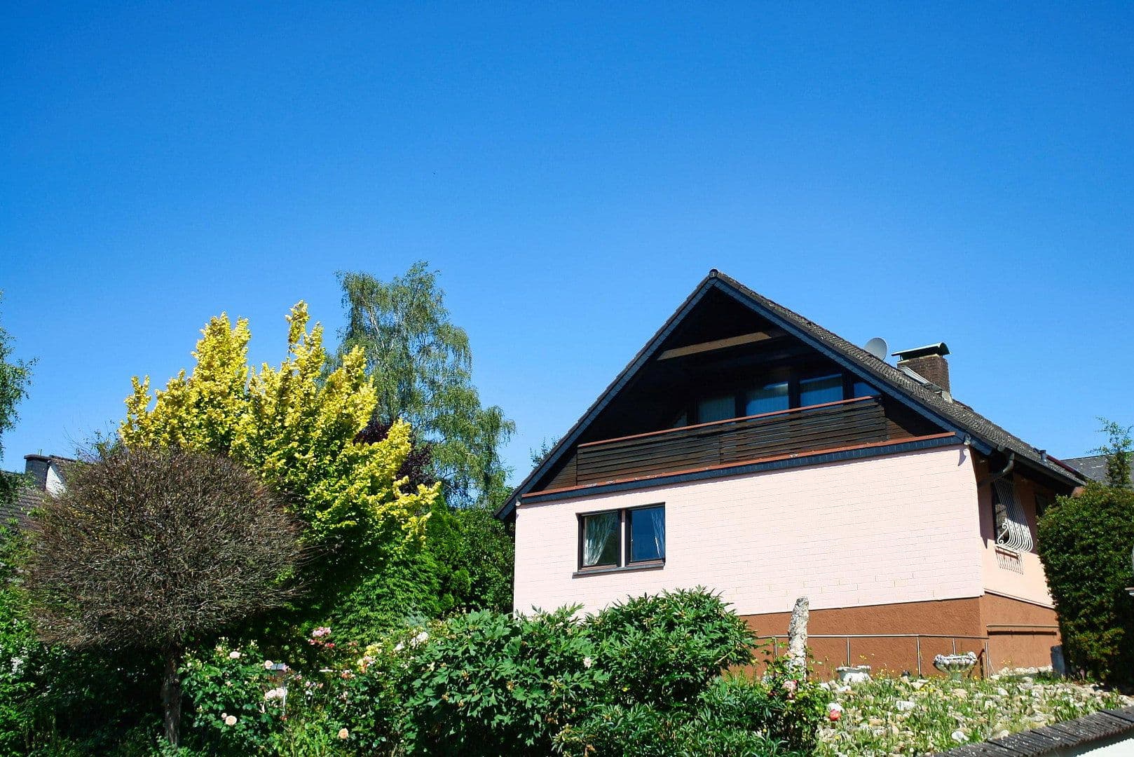 Predaj domu 245 m², pozemok 795 m², Niedernhausen, Hesensko Predaj domu 245 m², pozemok 795 m², Niedernhausen, Hesensko