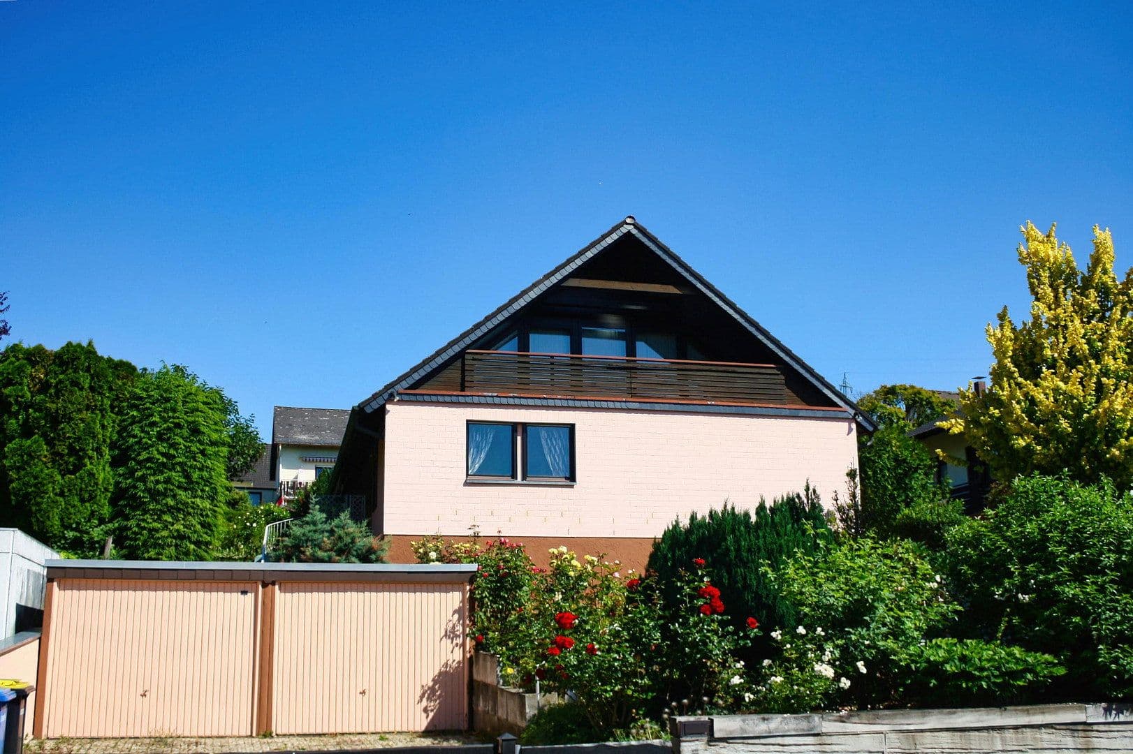 Predaj domu 245 m², pozemok 795 m², Niedernhausen, Hesensko Predaj domu 245 m², pozemok 795 m², Niedernhausen, Hesensko