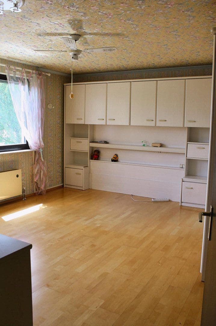Predaj domu 245 m², pozemok 795 m², Niedernhausen, Hesensko Predaj domu 245 m², pozemok 795 m², Niedernhausen, Hesensko