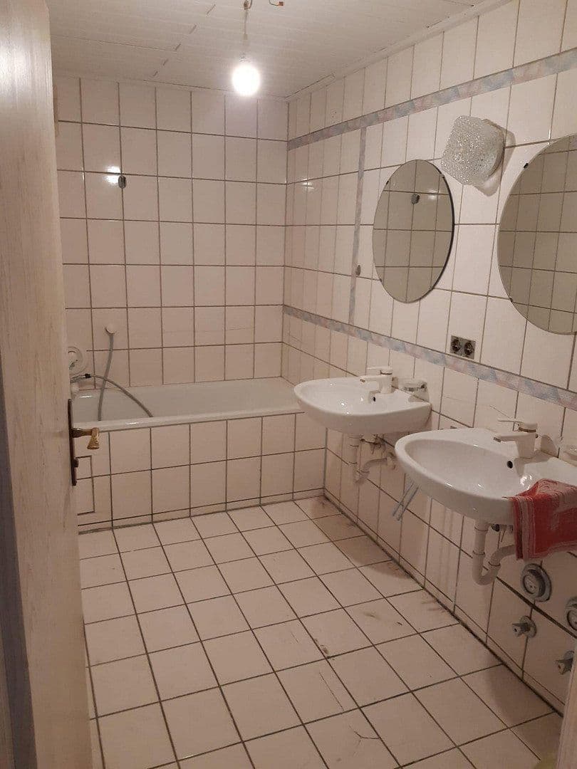 Predaj domu 178 m², pozemok 245 m², Feuchtstraße 2, Frickenhausen, Bádensko-Wurttembersko Predaj domu 178 m², pozemok 245 m², Feuchtstraße 2, Frickenhausen, Bádensko-Wurttembersko