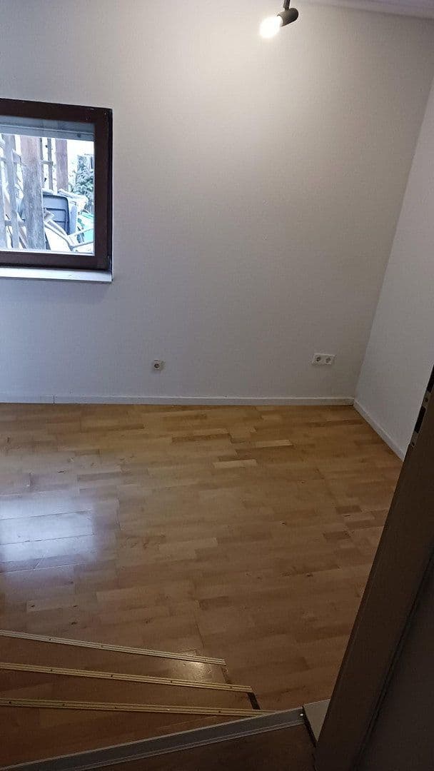 Predaj domu 178 m², pozemok 245 m², Feuchtstraße 2, Frickenhausen, Bádensko-Wurttembersko Predaj domu 178 m², pozemok 245 m², Feuchtstraße 2, Frickenhausen, Bádensko-Wurttembersko
