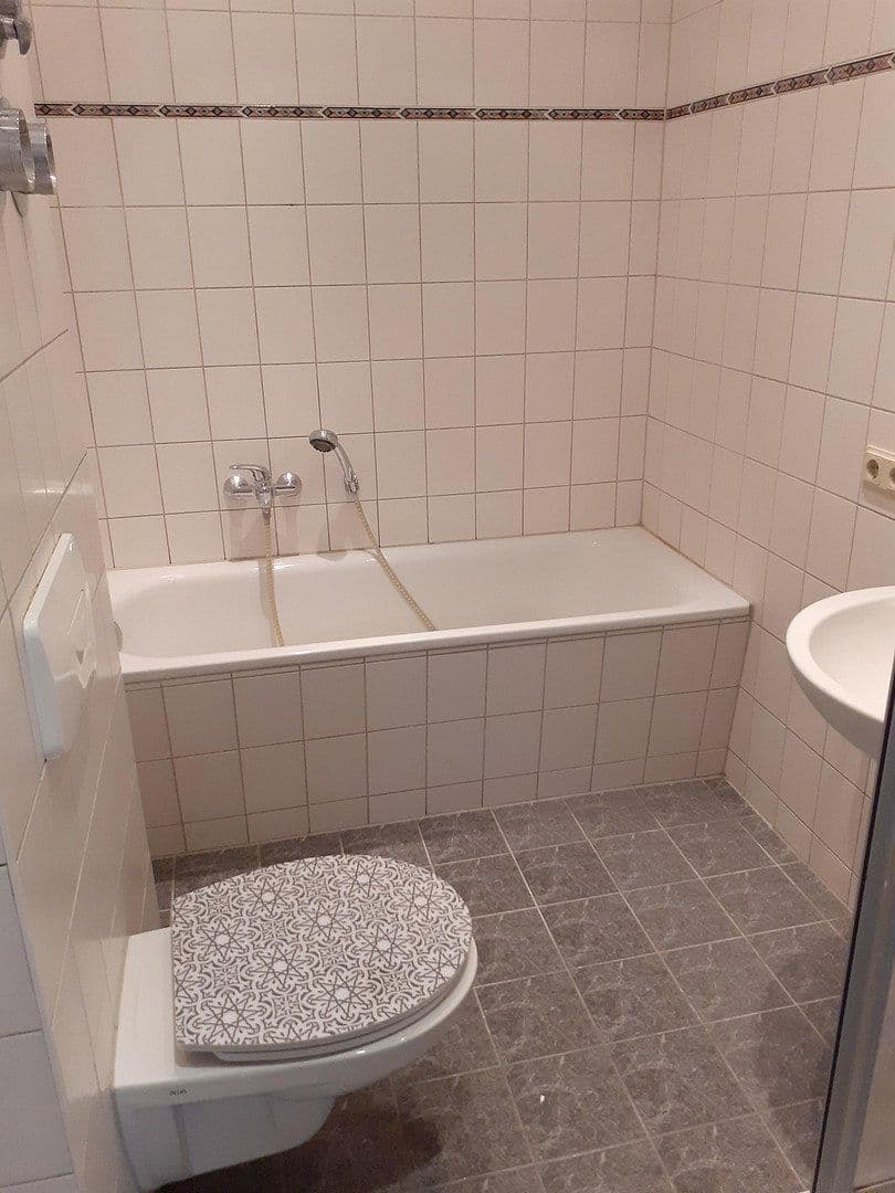 Prenájom bytu 3-izbový 75 m², Seestraße, Neustrelitz, Meklenbursko-Predpomoransko Prenájom bytu 3-izbový 75 m², Seestraße, Neustrelitz, Meklenbursko-Predpomoransko