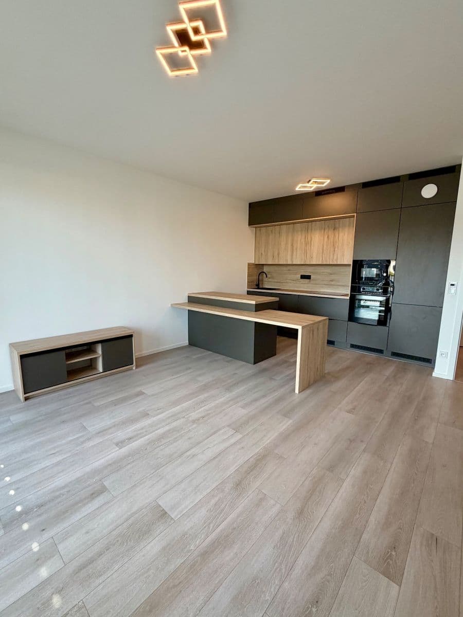 Prenájom bytu 2-izbový 62 m², U Engerthu, Kladno, Středočeský kraj Prenájom bytu 2-izbový 62 m², U Engerthu, Kladno, Středočeský kraj