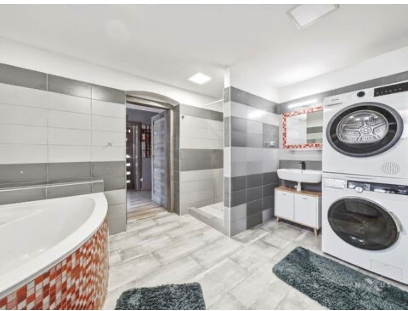 Predaj domu 400 m², pozemok 611 m², Spojovací, Ronov nad Doubravou, Pardubický kraj Predaj domu 400 m², pozemok 611 m², Spojovací, Ronov nad Doubravou, Pardubický kraj