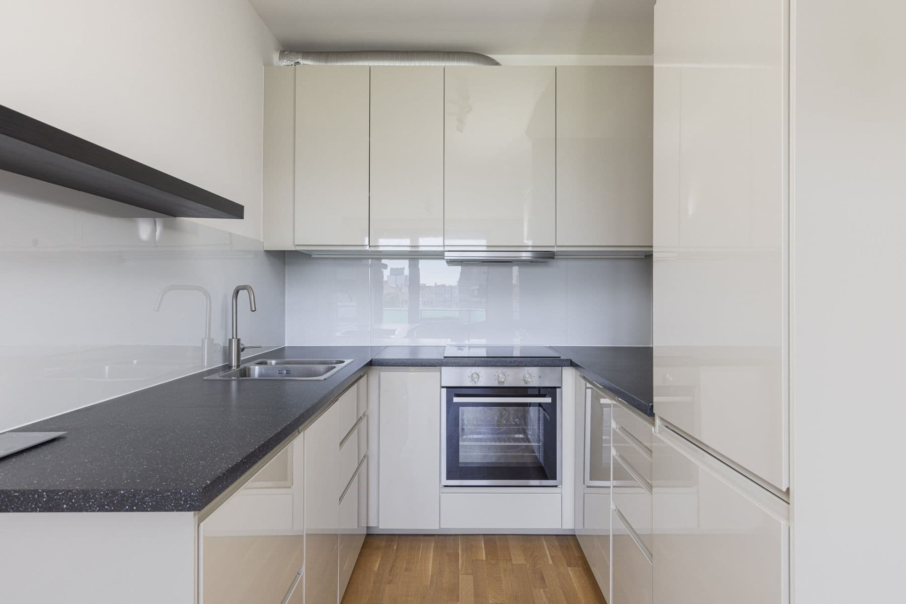 Prenájom bytu 2-izbový 52 m², Argentinská, Praha, Praha Prenájom bytu 2-izbový 52 m², Argentinská, Praha, Praha