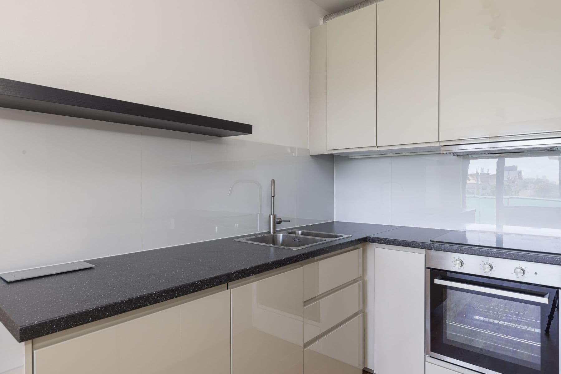 Prenájom bytu 2-izbový 52 m², Argentinská, Praha, Praha Prenájom bytu 2-izbový 52 m², Argentinská, Praha, Praha