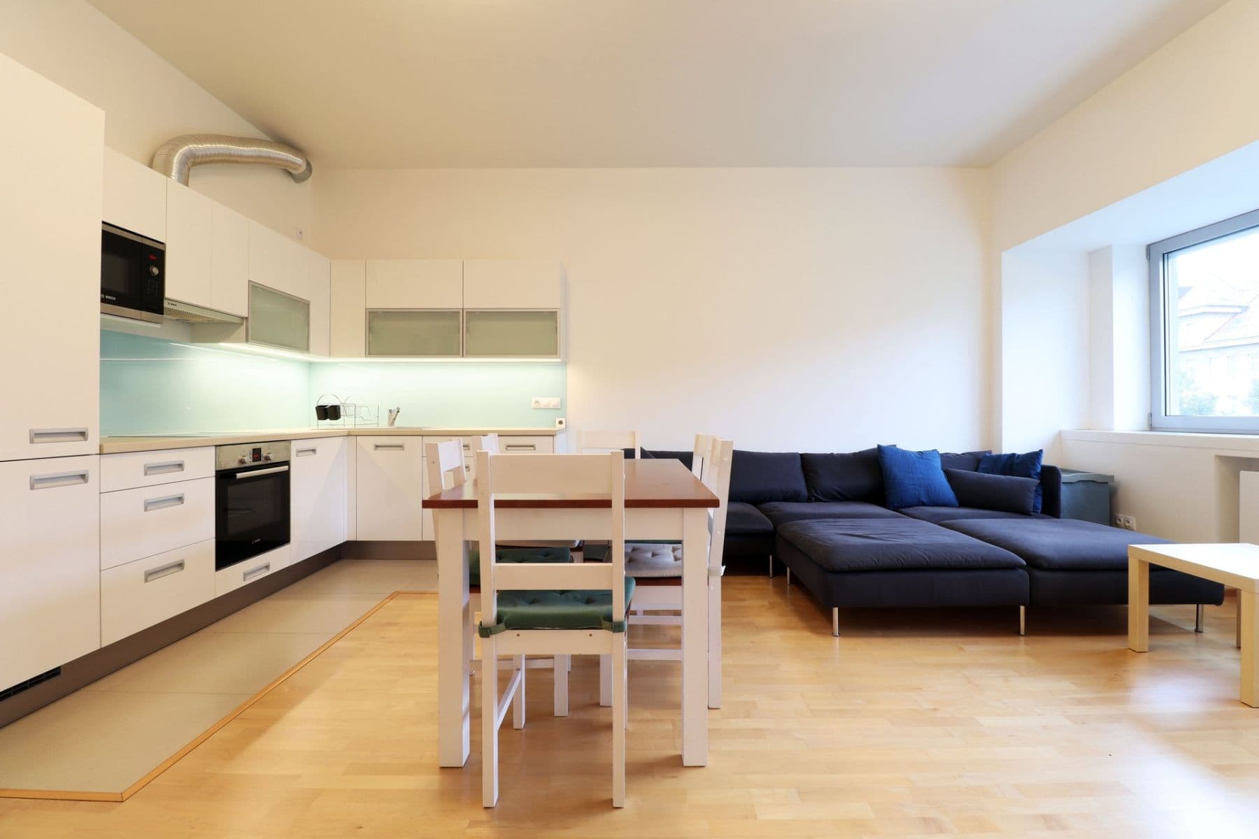 Prenájom bytu 4-izbový 123 m², Nikoly Tesly, Praha, Praha Prenájom bytu 4-izbový 123 m², Nikoly Tesly, Praha, Praha
