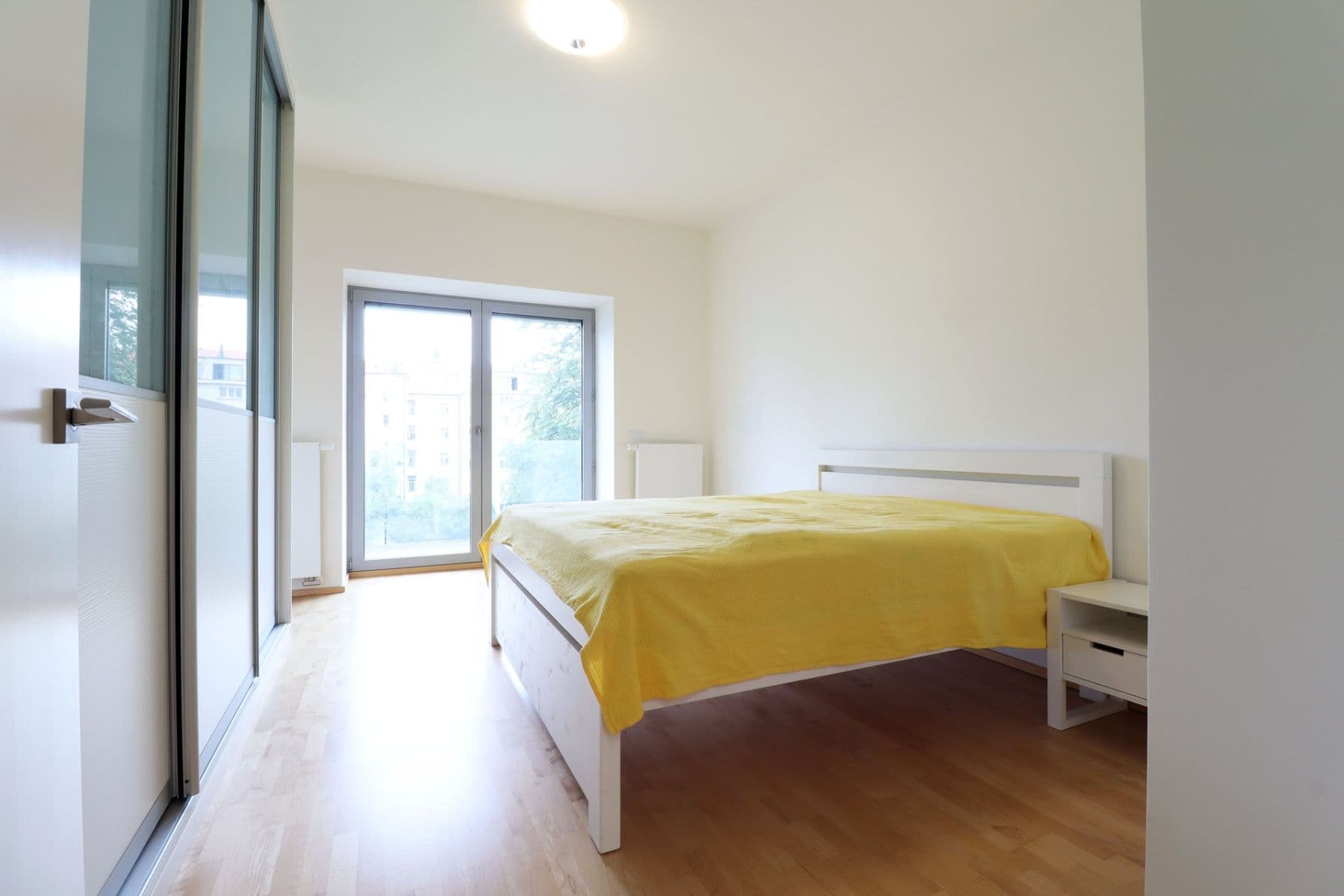Prenájom bytu 4-izbový 123 m², Nikoly Tesly, Praha, Praha Prenájom bytu 4-izbový 123 m², Nikoly Tesly, Praha, Praha
