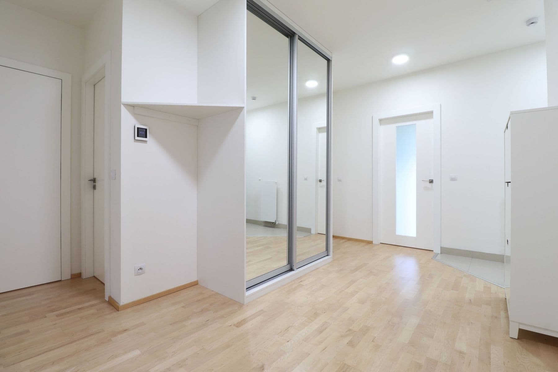 Prenájom bytu 4-izbový 123 m², Nikoly Tesly, Praha, Praha Prenájom bytu 4-izbový 123 m², Nikoly Tesly, Praha, Praha